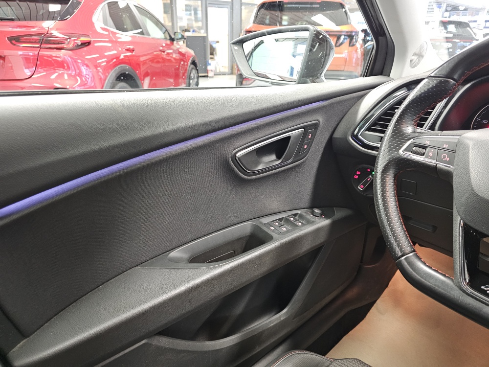 Seat Leon Sportstourer ST bei Hoffmann Automobile in Wolfsburg kaufen und sofort mitnehmen - Bild 20