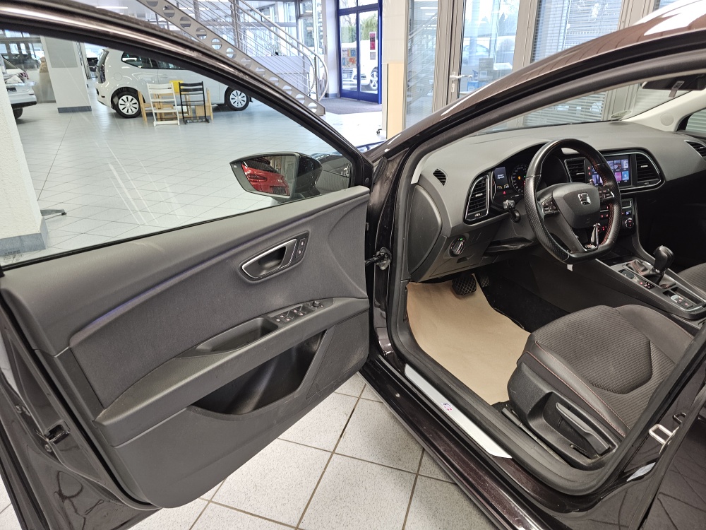 Seat Leon Sportstourer  ST bei Hoffmann Automobile in Wolfsburg kaufen und sofort mitnehmen - Bild 25