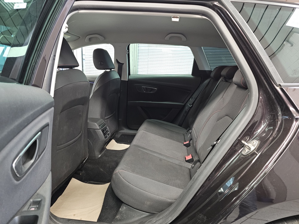 Seat Leon Sportstourer ST bei Hoffmann Automobile in Wolfsburg kaufen und sofort mitnehmen - Bild 6