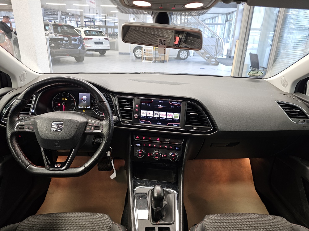 Seat Leon Sportstourer ST bei Hoffmann Automobile in Wolfsburg kaufen und sofort mitnehmen - Bild 7