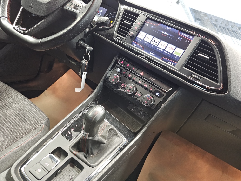 Seat Leon Sportstourer ST bei Hoffmann Automobile in Wolfsburg kaufen und sofort mitnehmen - Bild 8