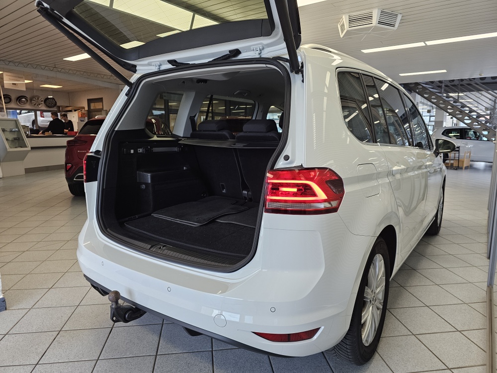 VW Touran bei Hoffmann Automobile in Wolfsburg kaufen und sofort mitnehmen - Bild 2