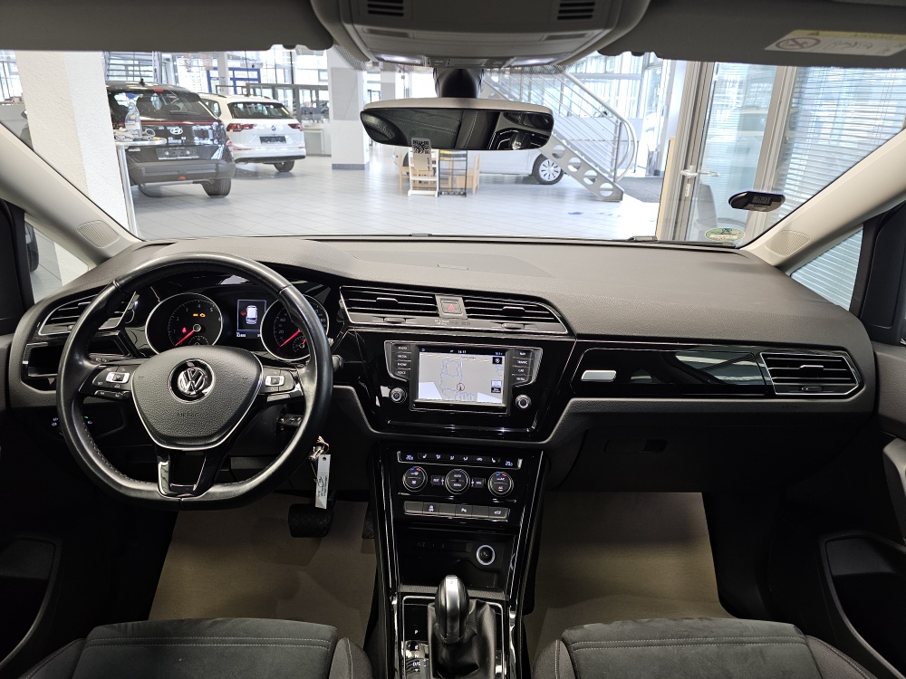 VW Touran bei Hoffmann Automobile in Wolfsburg kaufen und sofort mitnehmen - Bild 8