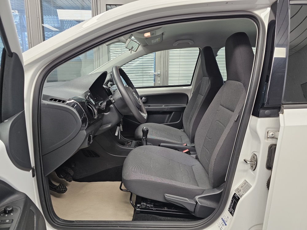 VW up! bei Hoffmann Automobile in Wolfsburg kaufen und sofort mitnehmen - Bild 16