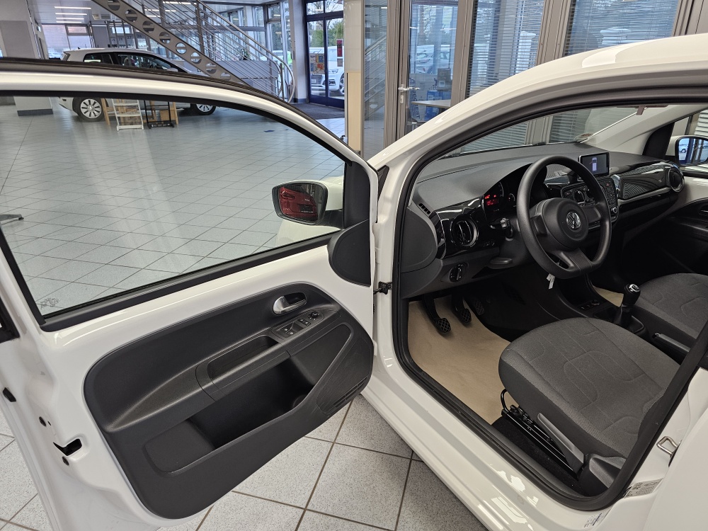 VW up! bei Hoffmann Automobile in Wolfsburg kaufen und sofort mitnehmen - Bild 17