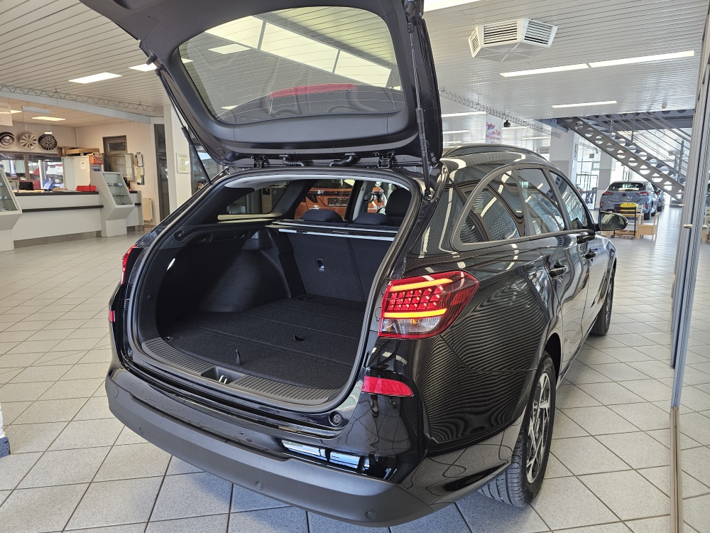 Hyundai i30 Kombi bei Hoffmann Automobile in Wolfsburg kaufen und sofort mitnehmen - Bild 2