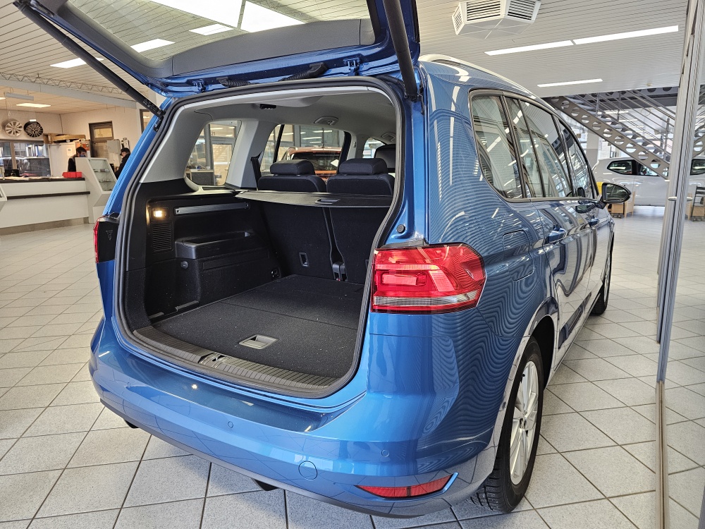 VW Touran bei Hoffmann Automobile in Wolfsburg kaufen und sofort mitnehmen - Bild 2