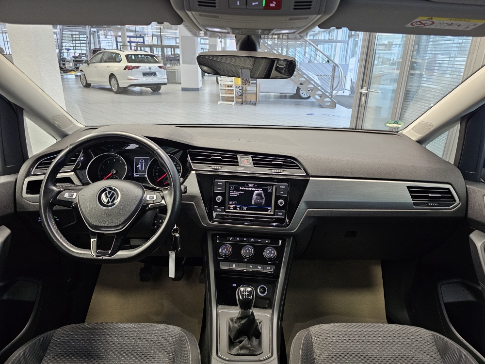 VW Touran bei Hoffmann Automobile in Wolfsburg kaufen und sofort mitnehmen - Bild 6