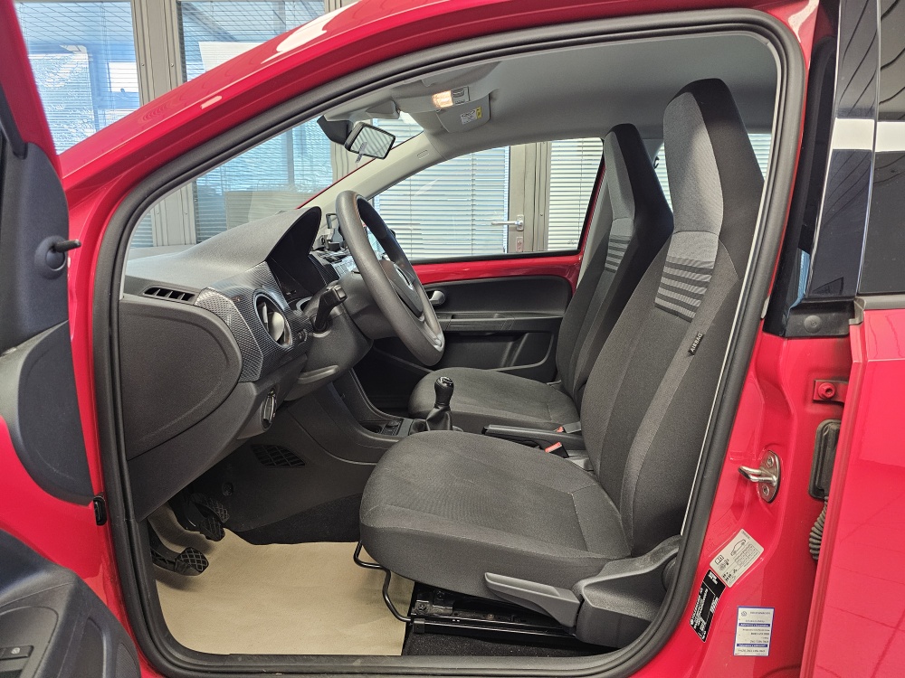 VW up! bei Hoffmann Automobile in Wolfsburg kaufen und sofort mitnehmen - Bild 15