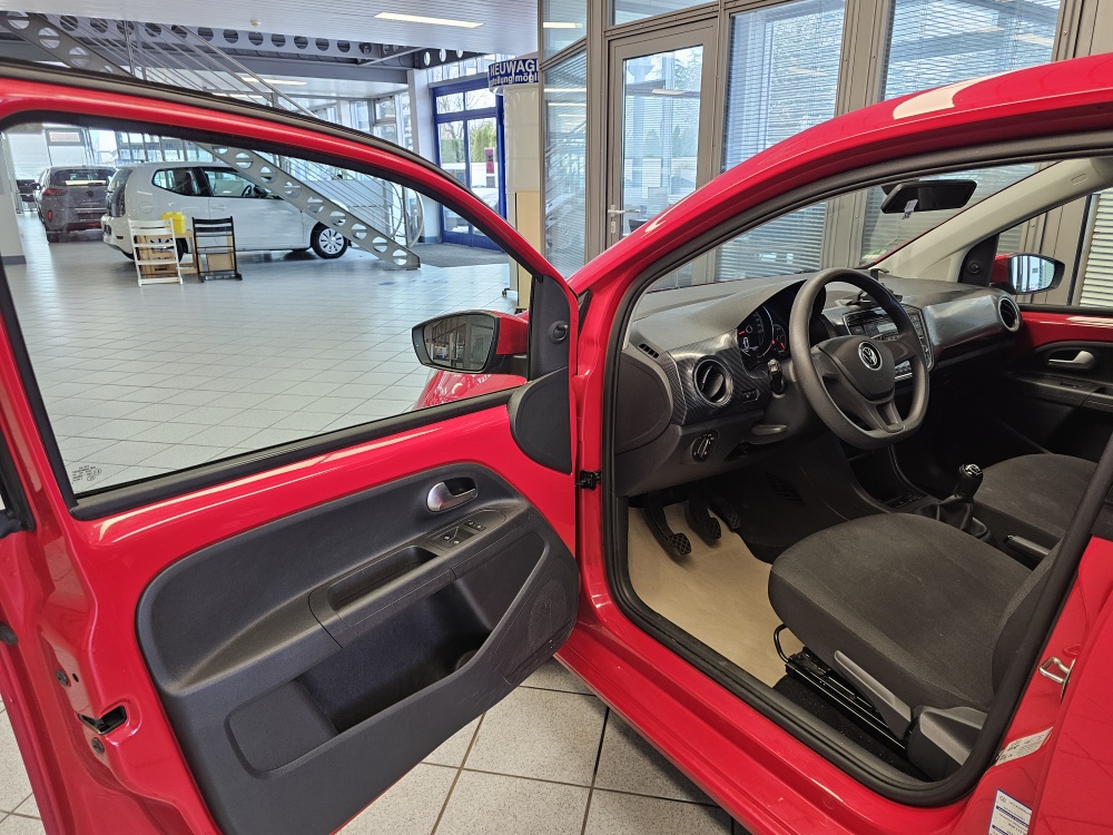 VW up! bei Hoffmann Automobile in Wolfsburg kaufen und sofort mitnehmen - Bild 16