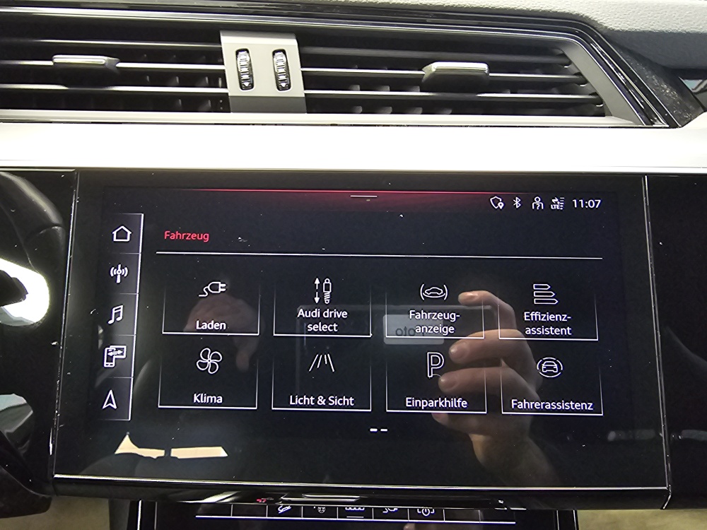 Audi e-tron bei Hoffmann Automobile in Wolfsburg kaufen und sofort mitnehmen - Bild 16