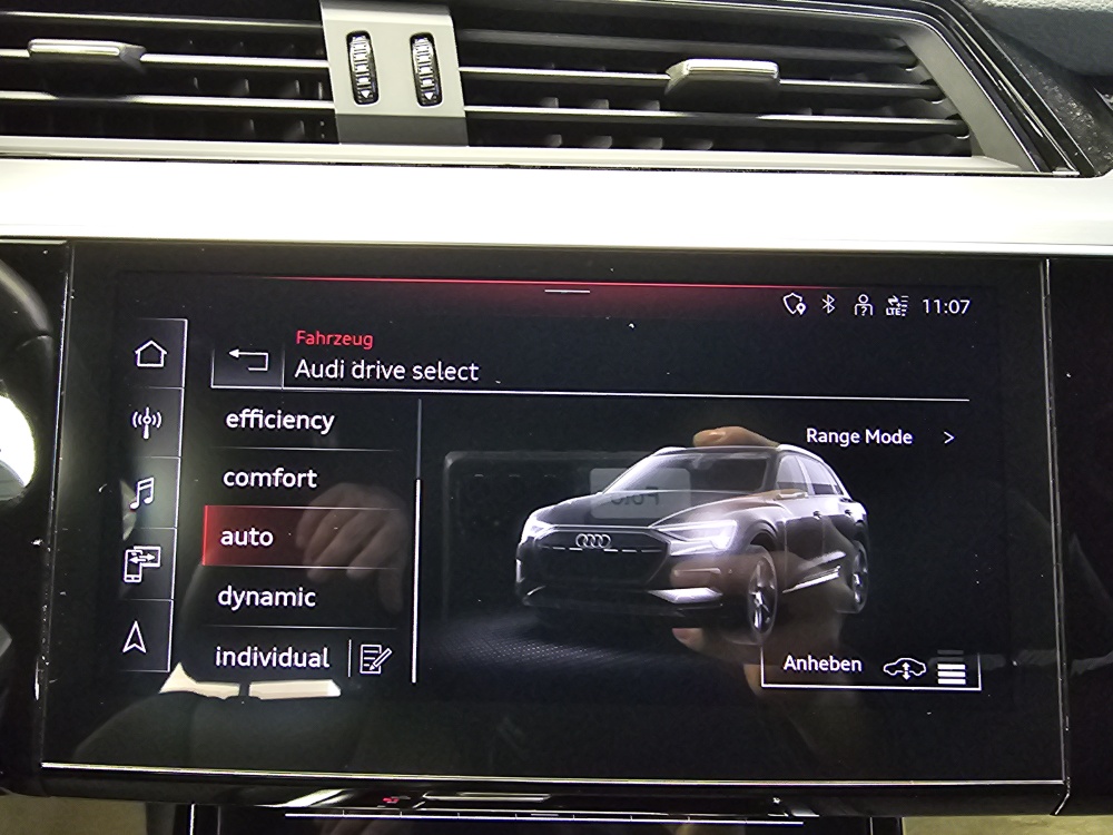 Audi e-tron bei Hoffmann Automobile in Wolfsburg kaufen und sofort mitnehmen - Bild 18