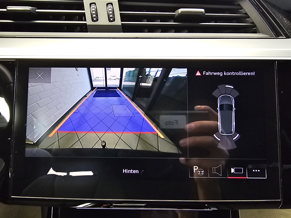 Audi e-tron bei Hoffmann Automobile in Wolfsburg kaufen und sofort mitnehmen - Bild 20