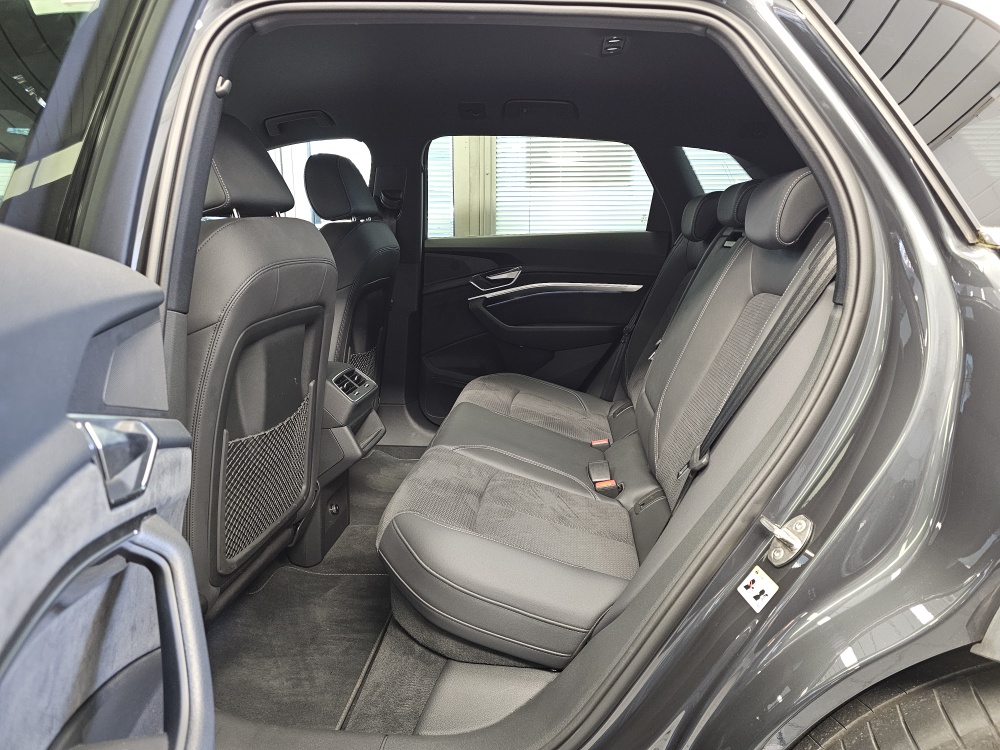 Audi e-tron bei Hoffmann Automobile in Wolfsburg kaufen und sofort mitnehmen - Bild 7