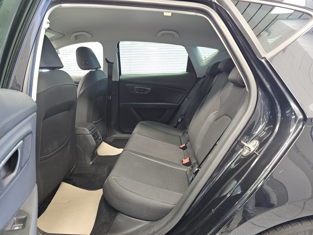 Seat Leon bei Hoffmann Automobile in Wolfsburg kaufen und sofort mitnehmen - Bild 7