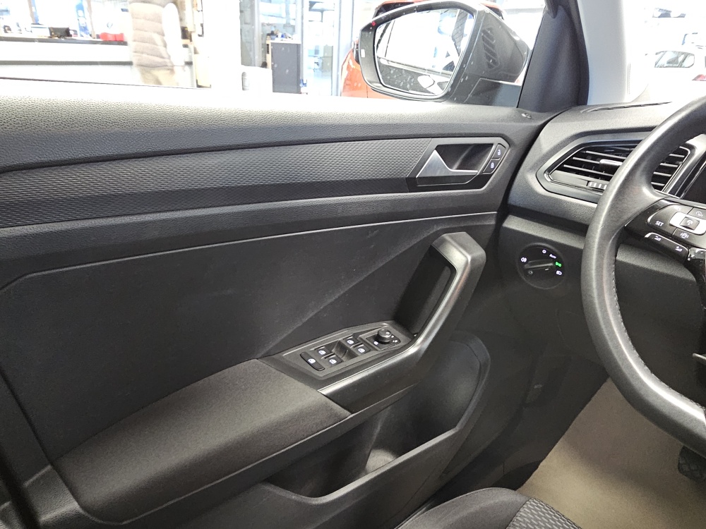 VW T-Roc bei Hoffmann Automobile in Wolfsburg kaufen und sofort mitnehmen - Bild 16