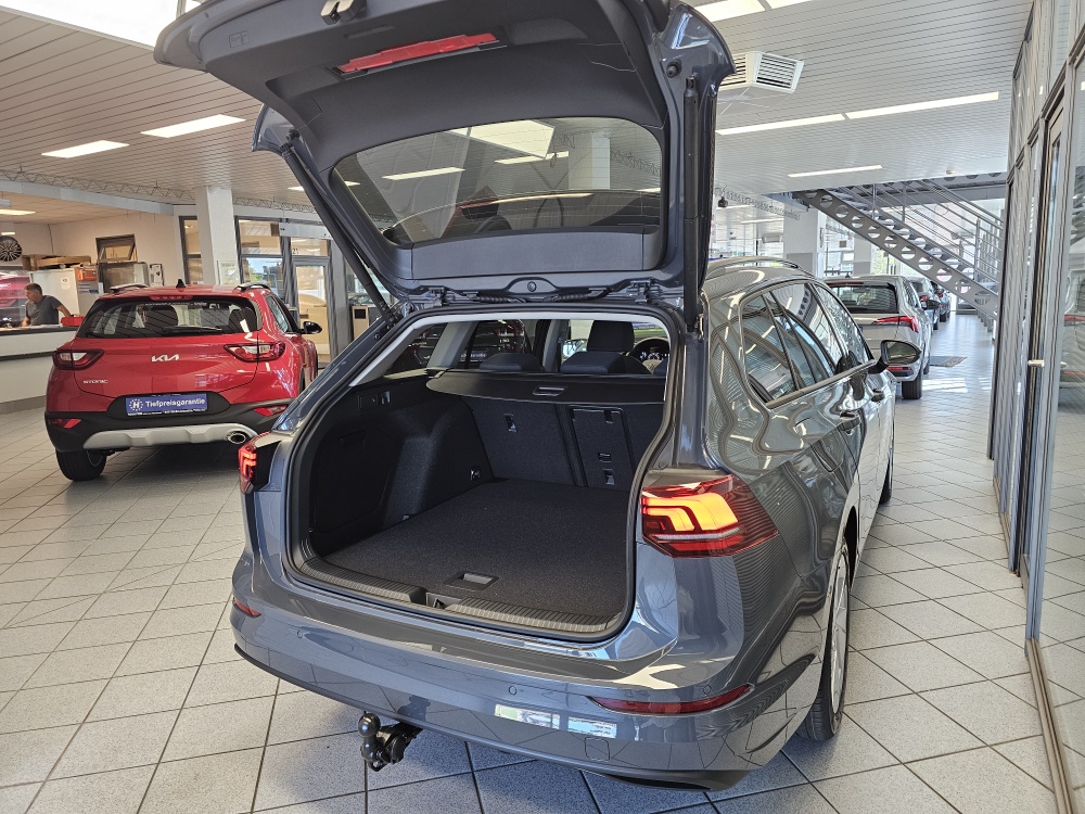 VW Golf Variant bei Hoffmann Automobile in Wolfsburg kaufen und sofort mitnehmen - Bild 2