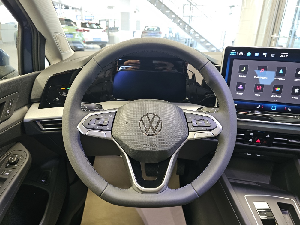 VW Golf Variant bei Hoffmann Automobile in Wolfsburg kaufen und sofort mitnehmen - Bild 23