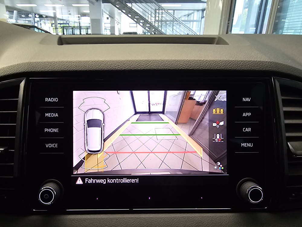 Skoda Karoq bei Hoffmann Automobile in Wolfsburg kaufen und sofort mitnehmen - Bild 16