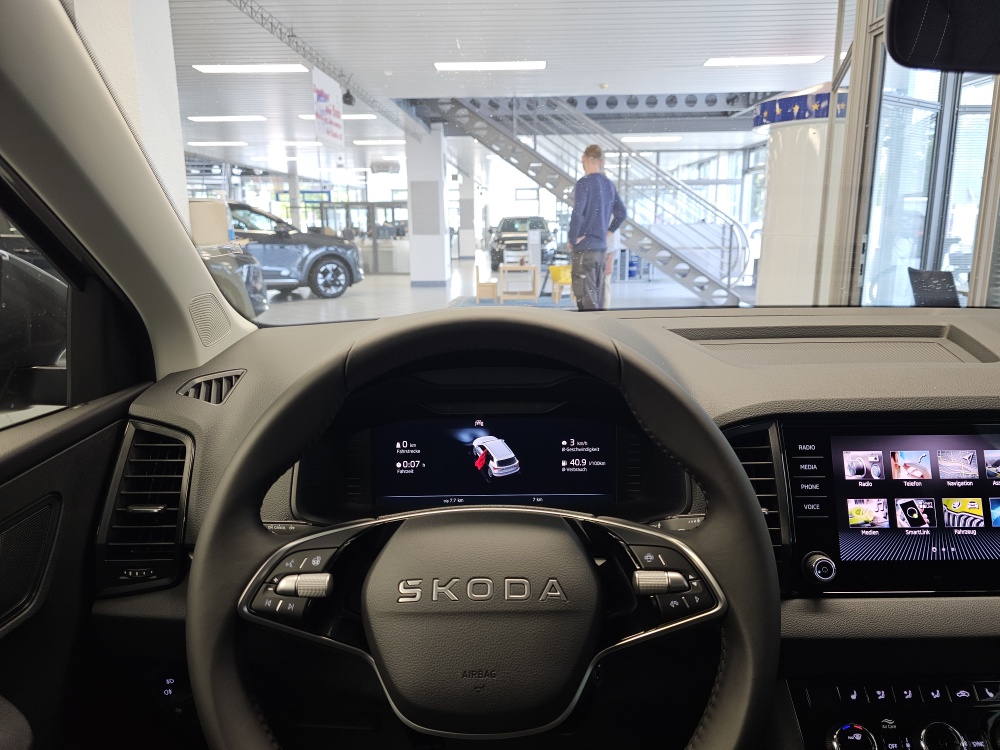 Skoda Karoq bei Hoffmann Automobile in Wolfsburg kaufen und sofort mitnehmen - Bild 20