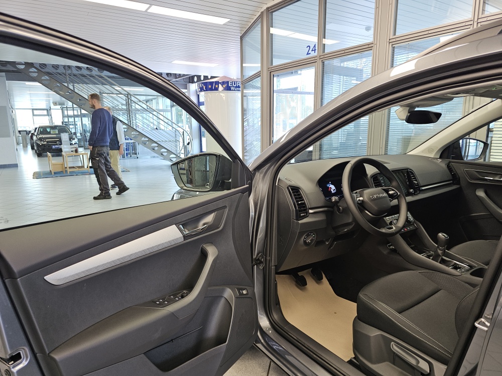 Skoda Karoq bei Hoffmann Automobile in Wolfsburg kaufen und sofort mitnehmen - Bild 24