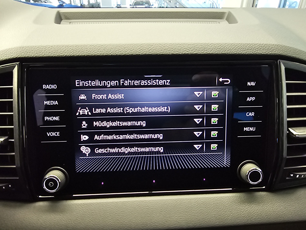 Skoda Karoq bei Hoffmann Automobile in Wolfsburg kaufen und sofort mitnehmen - Bild 15