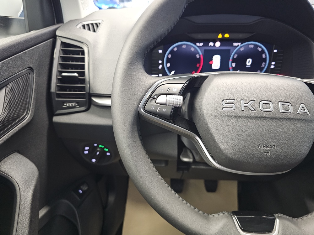 Skoda Karoq bei Hoffmann Automobile in Wolfsburg kaufen und sofort mitnehmen - Bild 21