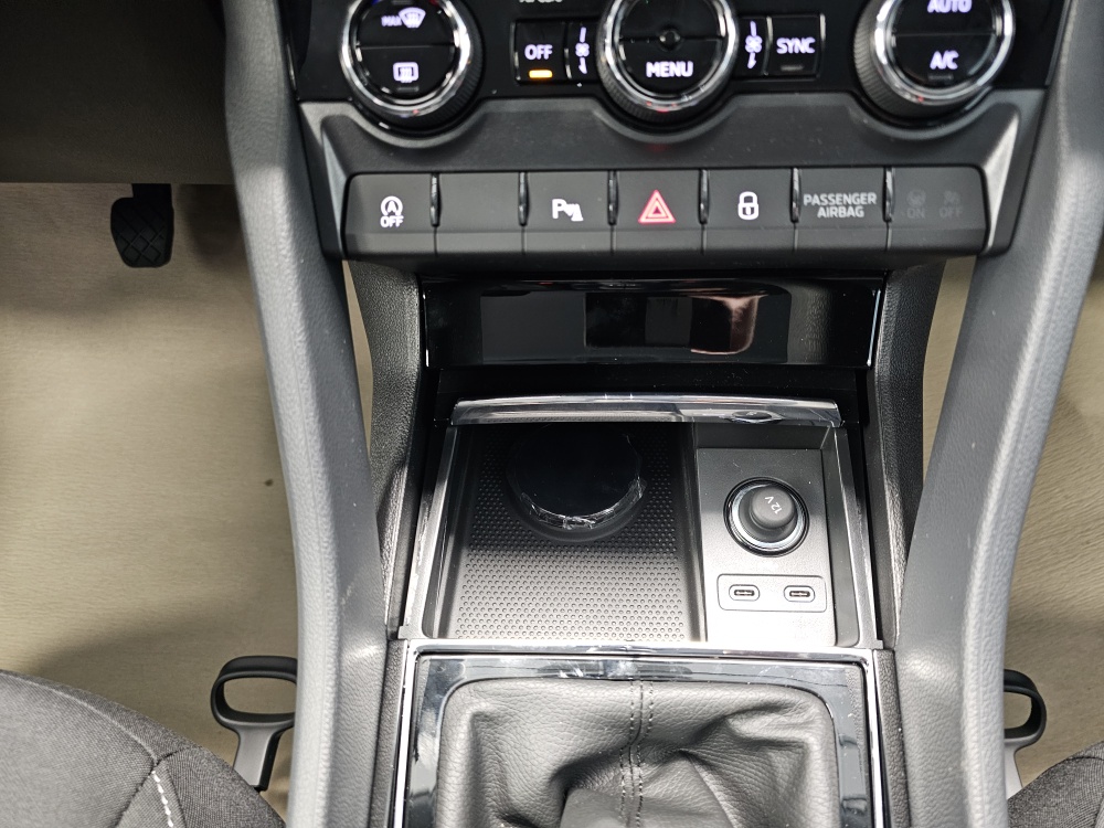 Skoda Karoq bei Hoffmann Automobile in Wolfsburg kaufen und sofort mitnehmen - Bild 9