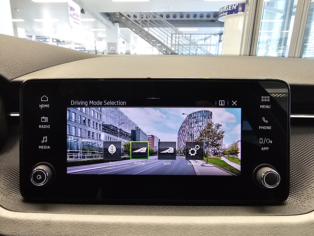 Skoda Kamiq bei Hoffmann Automobile in Wolfsburg kaufen und sofort mitnehmen - Bild 18