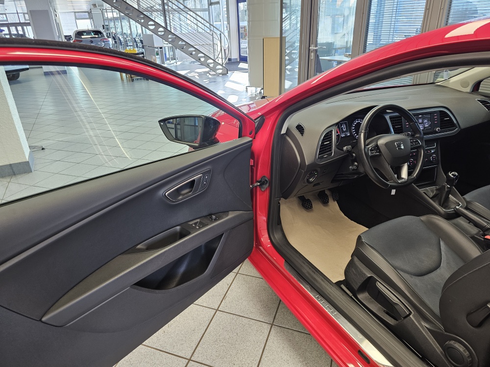 Seat Leon bei Hoffmann Automobile in Wolfsburg kaufen und sofort mitnehmen - Bild 20