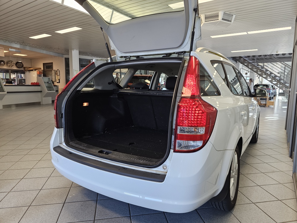 Kia Ceed bei Hoffmann Automobile in Wolfsburg kaufen und sofort mitnehmen - Bild 2