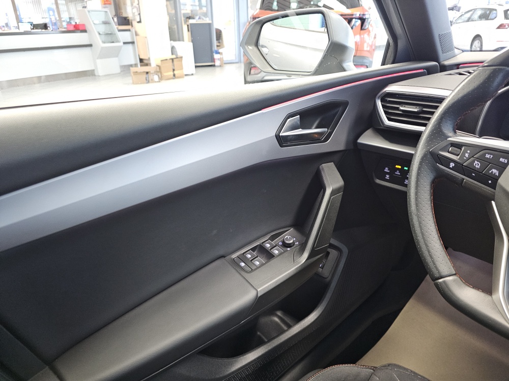 Seat Leon bei Hoffmann Automobile in Wolfsburg kaufen und sofort mitnehmen - Bild 27