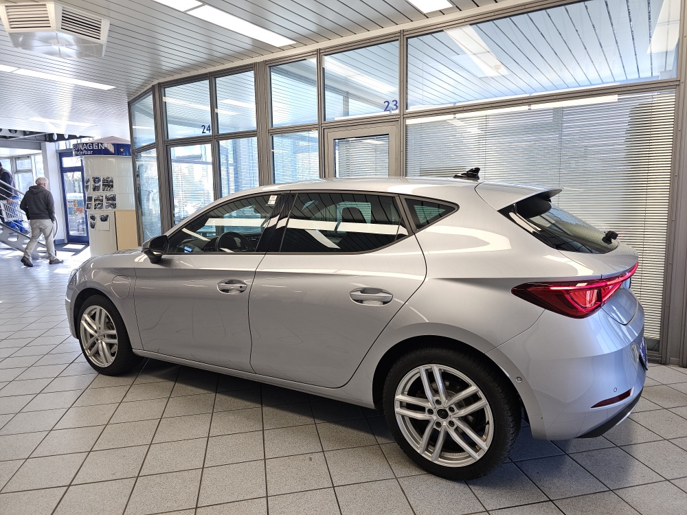 Seat Leon bei Hoffmann Automobile in Wolfsburg kaufen und sofort mitnehmen - Bild 32