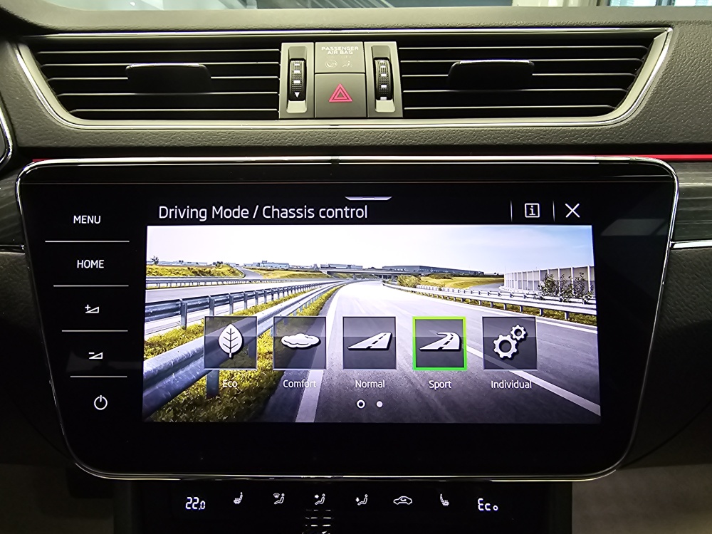 Skoda Superb Combi bei Hoffmann Automobile in Wolfsburg kaufen und sofort mitnehmen - Bild 24