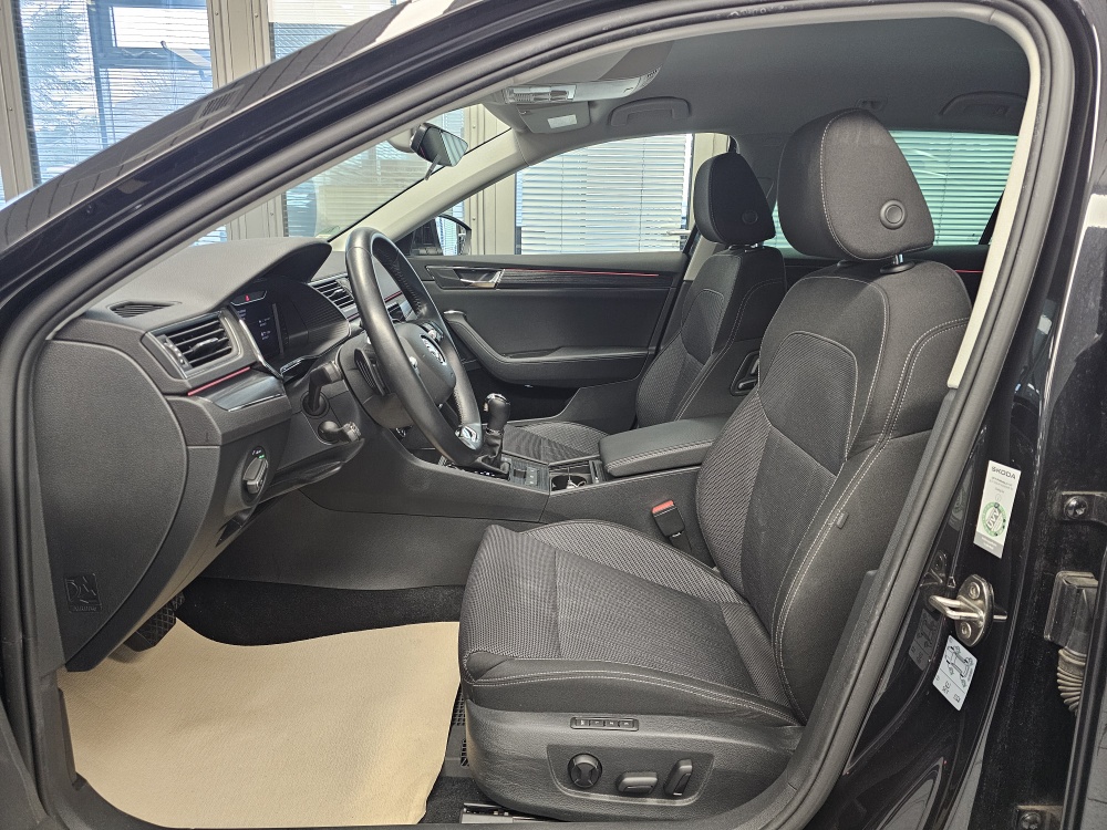 Skoda Superb Combi bei Hoffmann Automobile in Wolfsburg kaufen und sofort mitnehmen - Bild 29