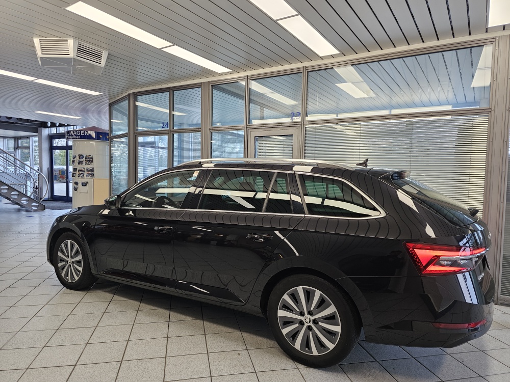 Skoda Superb Combi bei Hoffmann Automobile in Wolfsburg kaufen und sofort mitnehmen - Bild 32