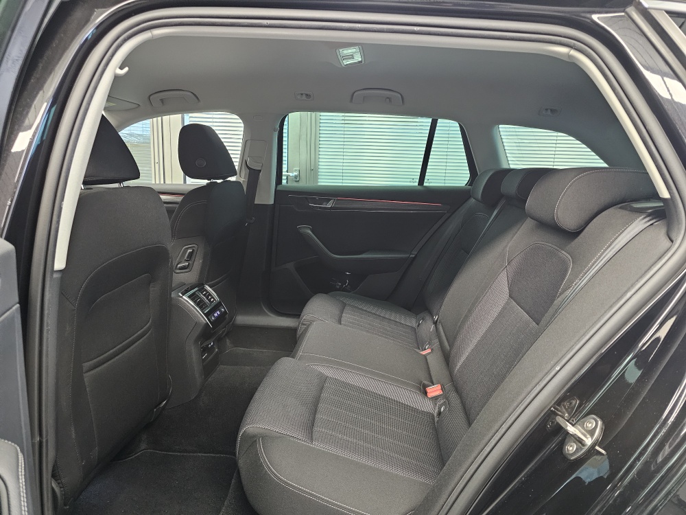 Skoda Superb Combi bei Hoffmann Automobile in Wolfsburg kaufen und sofort mitnehmen - Bild 6