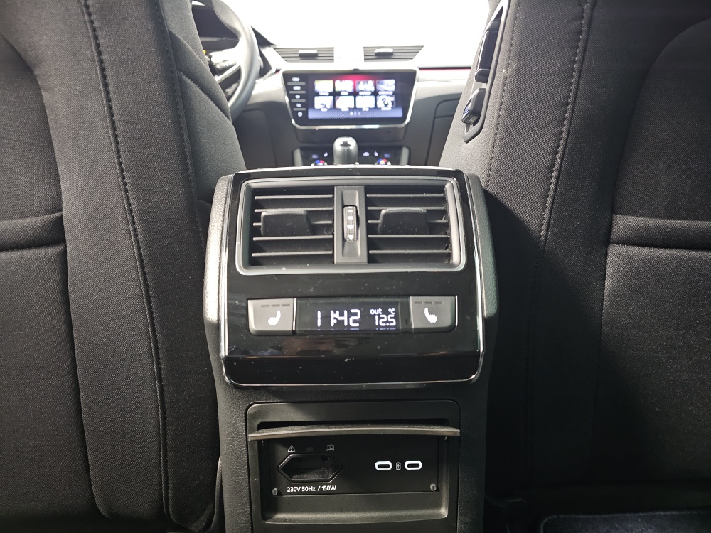 Skoda Superb Combi bei Hoffmann Automobile in Wolfsburg kaufen und sofort mitnehmen - Bild 7