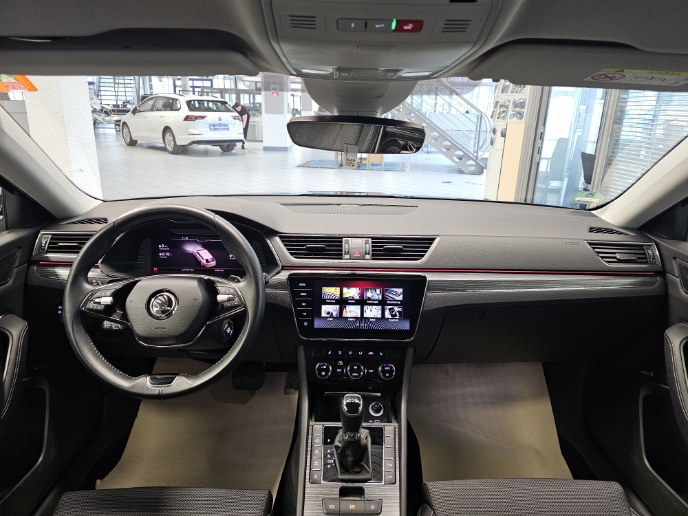 Skoda Superb Combi bei Hoffmann Automobile in Wolfsburg kaufen und sofort mitnehmen - Bild 8
