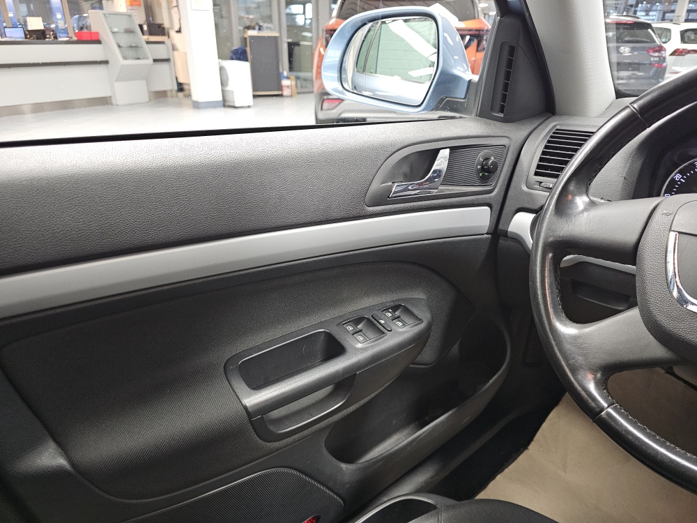 Skoda Octavia Combi bei Hoffmann Automobile in Wolfsburg kaufen und sofort mitnehmen - Bild 12