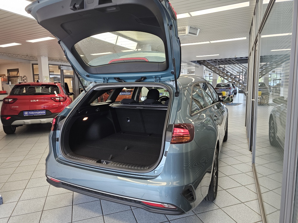 Kia Ceed bei Hoffmann Automobile in Wolfsburg kaufen und sofort mitnehmen - Bild 2