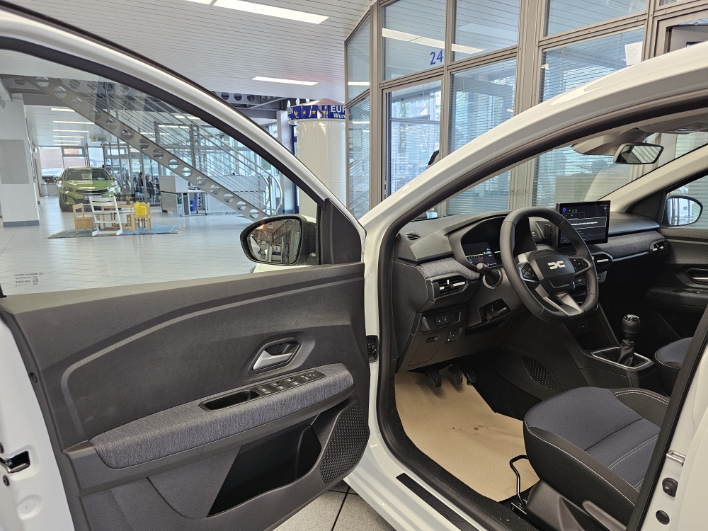 Dacia Sandero bei Hoffmann Automobile in Wolfsburg kaufen und sofort mitnehmen - Bild 22