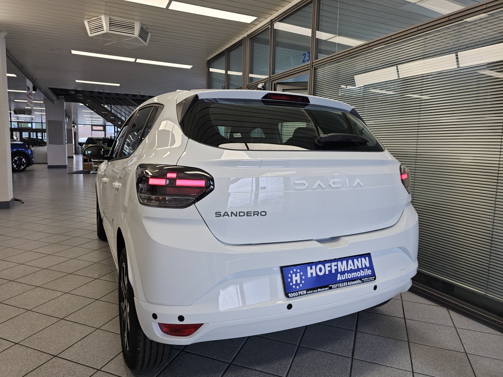 Dacia Sandero bei Hoffmann Automobile in Wolfsburg kaufen und sofort mitnehmen - Bild 3
