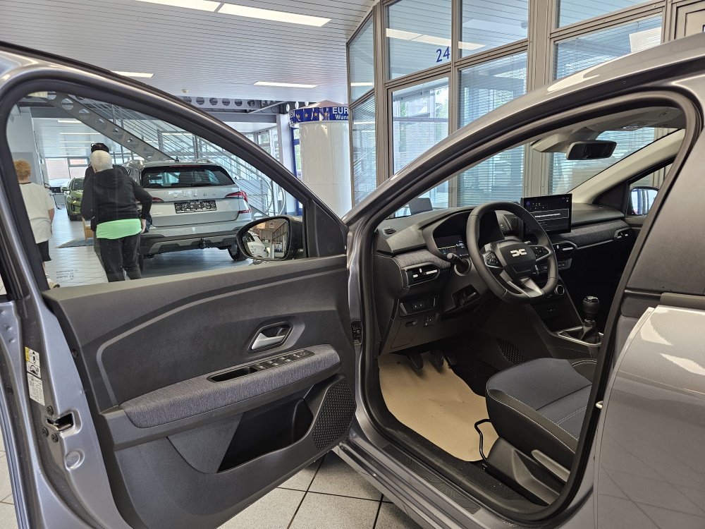 Dacia Sandero bei Hoffmann Automobile in Wolfsburg kaufen und sofort mitnehmen - Bild 21