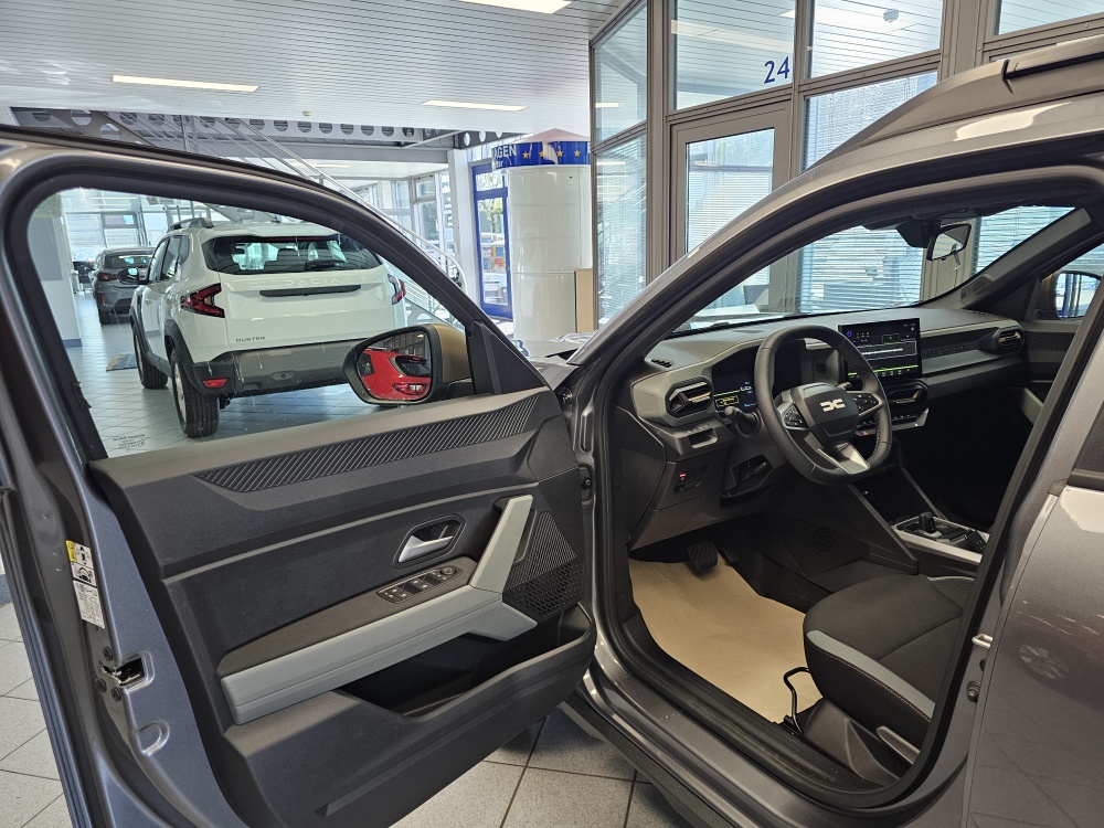 Dacia Duster bei Hoffmann Automobile in Wolfsburg kaufen und sofort mitnehmen - Bild 24