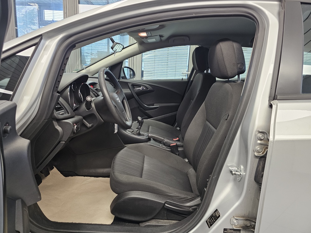 Opel Astra Sports Tourer bei Hoffmann Automobile in Wolfsburg kaufen und sofort mitnehmen - Bild 14