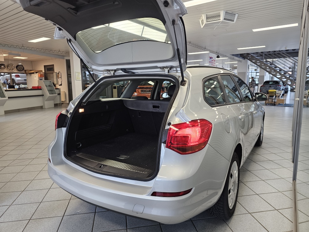 Opel Astra Sports Tourer bei Hoffmann Automobile in Wolfsburg kaufen und sofort mitnehmen - Bild 2