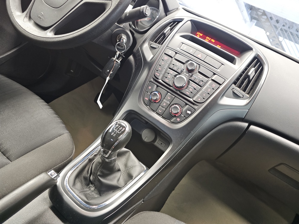 Opel Astra Sports Tourer bei Hoffmann Automobile in Wolfsburg kaufen und sofort mitnehmen - Bild 8