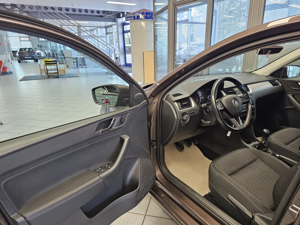 Skoda Rapid bei Hoffmann Automobile in Wolfsburg kaufen und sofort mitnehmen - Bild 22