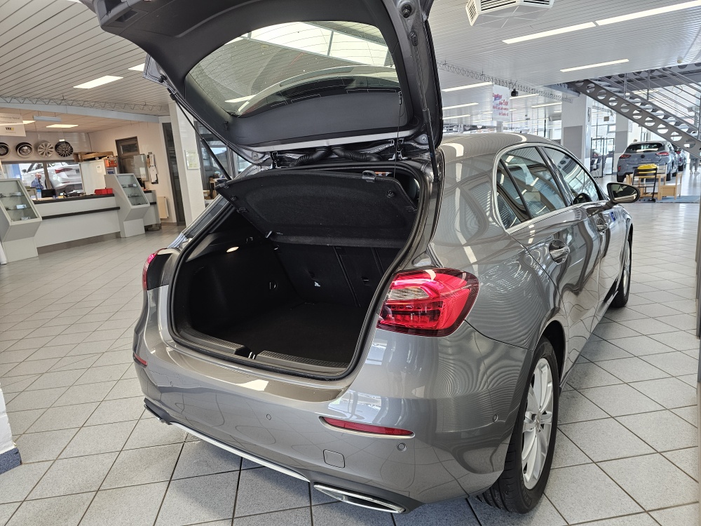 Mercedes-Benz A 200 bei Hoffmann Automobile in Wolfsburg kaufen und sofort mitnehmen - Bild 2